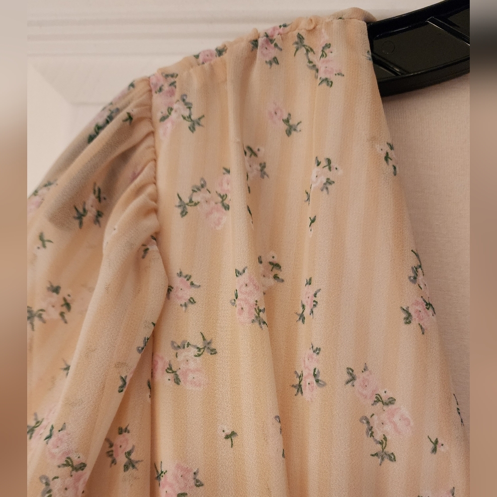 GIANNI Bini Woven Bailey Floral Chiffon Top Front Tie And Plunge V-neck Sz Small - Picture 4 of 9